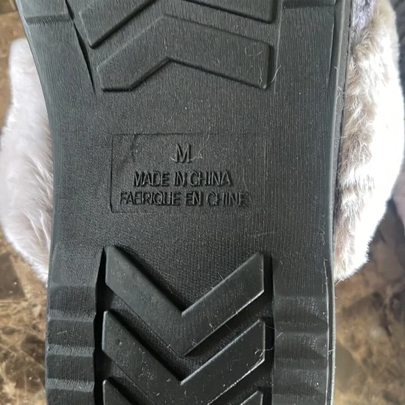 Slippers Size M❤️❤️ - Picture 4 of 5